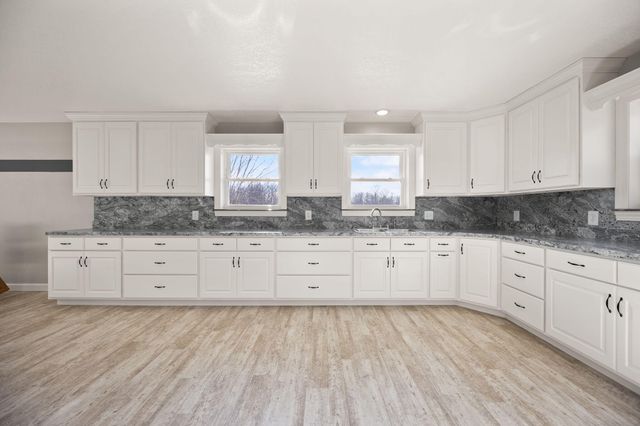 560 Hwy 243, Gravel Switch, KY 40328