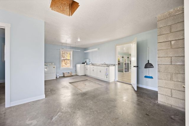 560 Hwy 243, Gravel Switch, KY 40328