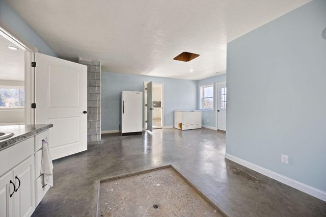 560 Hwy 243, Gravel Switch, KY 40328