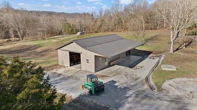560 Hwy 243, Gravel Switch, KY 40328