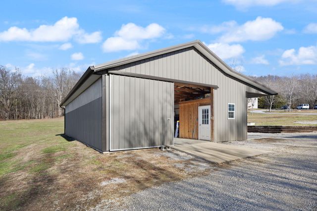 560 Hwy 243, Gravel Switch, KY 40328