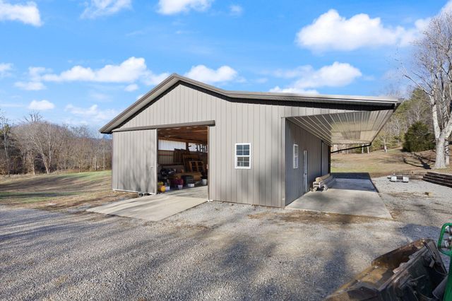 560 Hwy 243, Gravel Switch, KY 40328