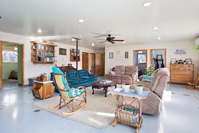 560 Hwy 243, Gravel Switch, KY 40328