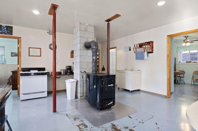 560 Hwy 243, Gravel Switch, KY 40328