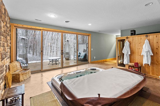 18004 Buckingham Road, Logan, OH 43138