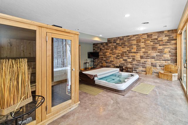 18004 Buckingham Road, Logan, OH 43138