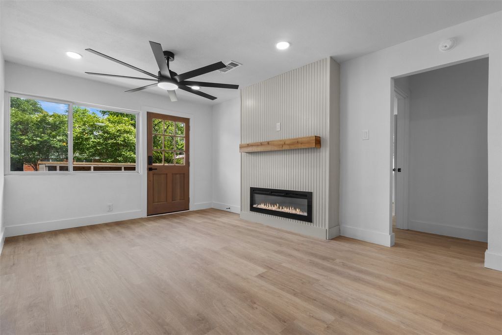 2938 Hillglenn Road, Dallas, TX 75228