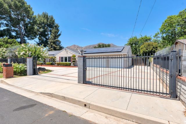 13600 Norris Avenue, Sylmar, CA 91342