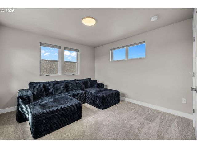 1733 Nw HEMLOCK Ave, Redmond, OR 97756