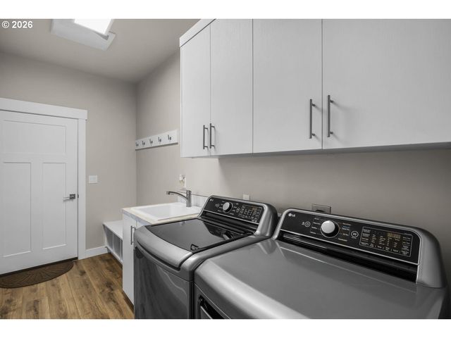 1733 Nw HEMLOCK Ave, Redmond, OR 97756