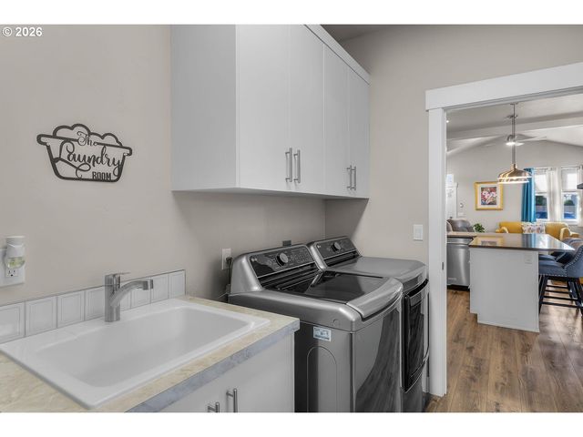 1733 Nw HEMLOCK Ave, Redmond, OR 97756