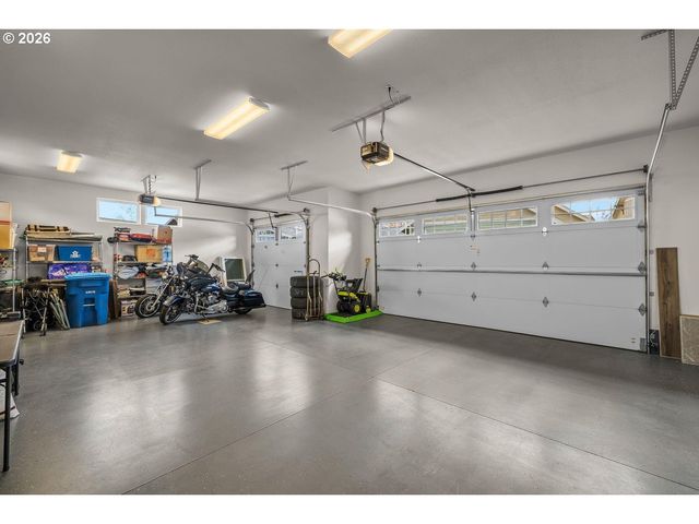 1733 Nw HEMLOCK Ave, Redmond, OR 97756