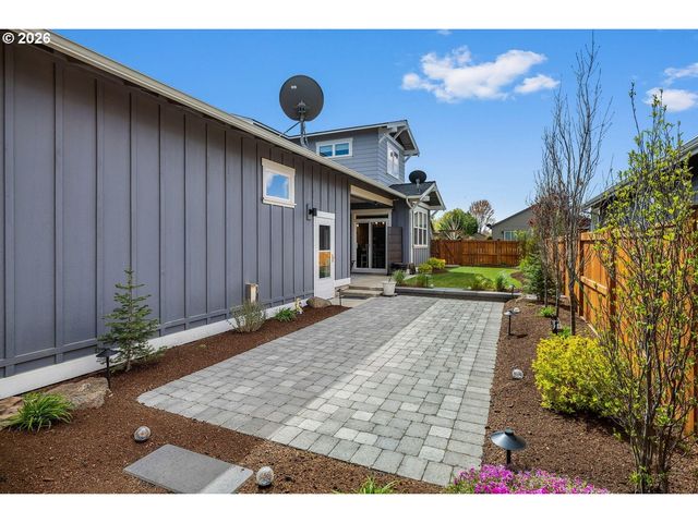 1733 Nw HEMLOCK Ave, Redmond, OR 97756