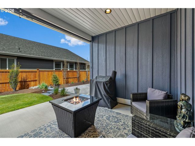 1733 Nw HEMLOCK Ave, Redmond, OR 97756