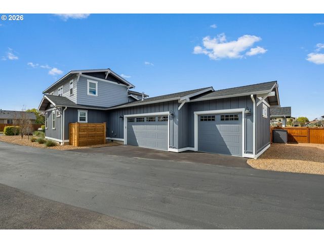 1733 Nw HEMLOCK Ave, Redmond, OR 97756
