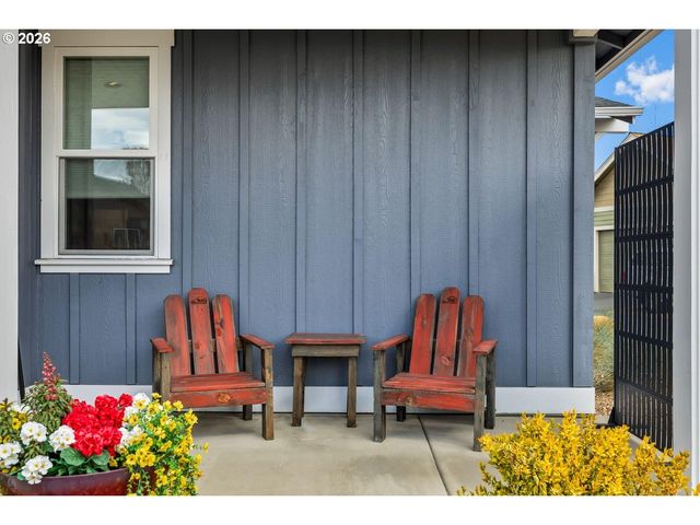 1733 Nw HEMLOCK Ave, Redmond, OR 97756