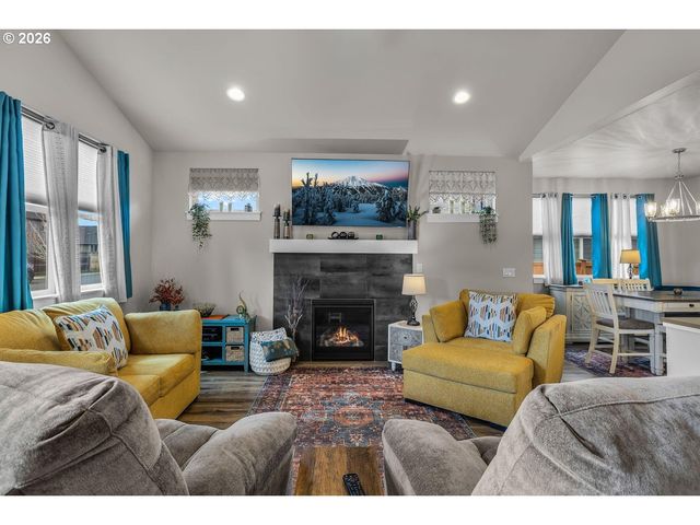 1733 Nw HEMLOCK Ave, Redmond, OR 97756