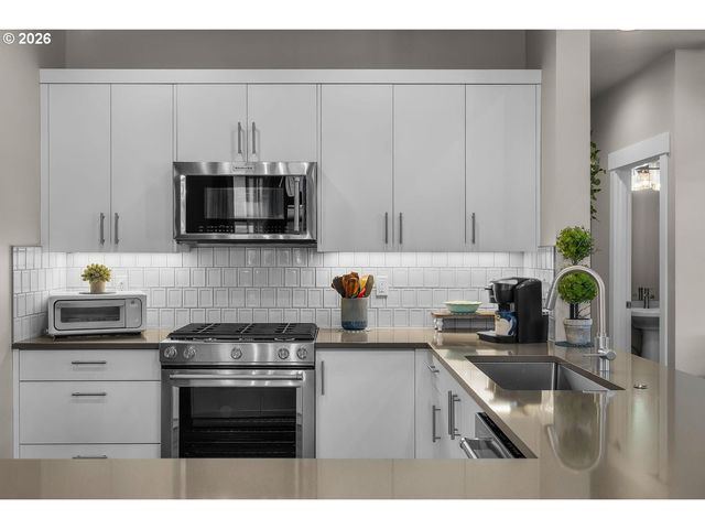 1733 Nw HEMLOCK Ave, Redmond, OR 97756