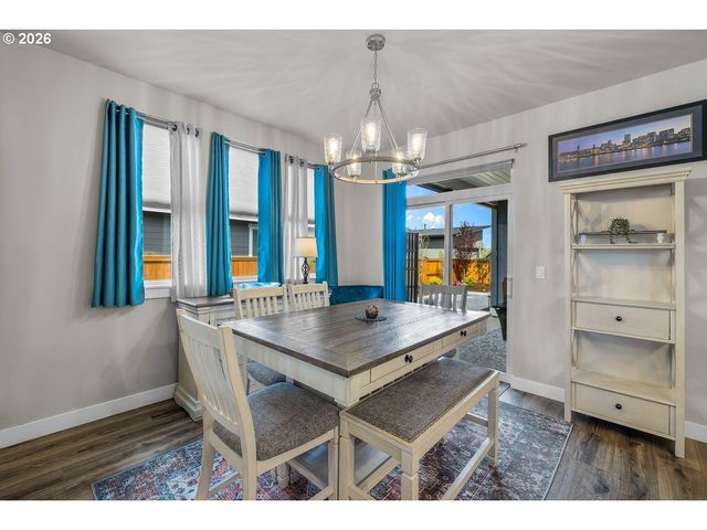 1733 Nw HEMLOCK Ave, Redmond, OR 97756