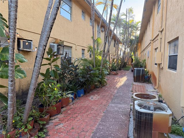 4061 N Dixie Hwy 1, Oakland Park, FL 33334