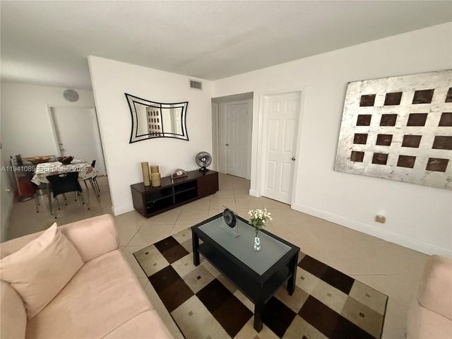 4061 N Dixie Hwy 1, Oakland Park, FL 33334