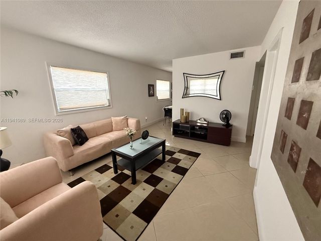 4061 N Dixie Hwy 1, Oakland Park, FL 33334