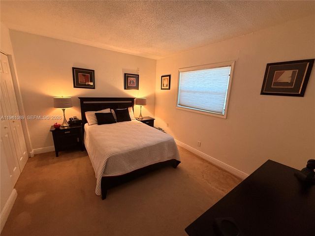 4061 N Dixie Hwy 1, Oakland Park, FL 33334