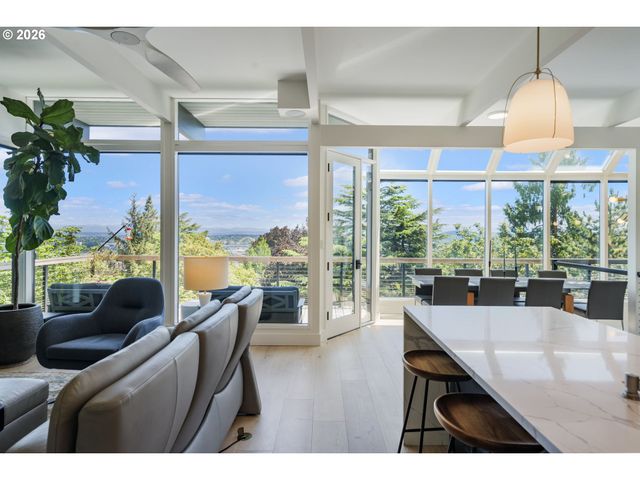 2941 Nw LURAY Ter, Portland, OR 97210