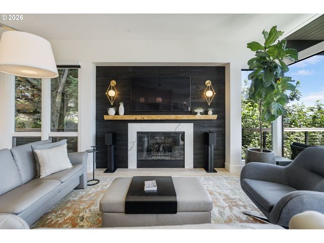 2941 Nw LURAY Ter, Portland, OR 97210