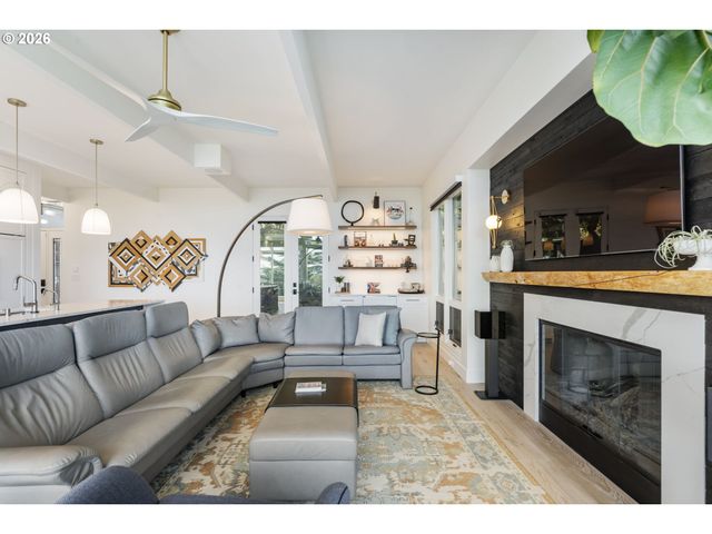 2941 Nw LURAY Ter, Portland, OR 97210
