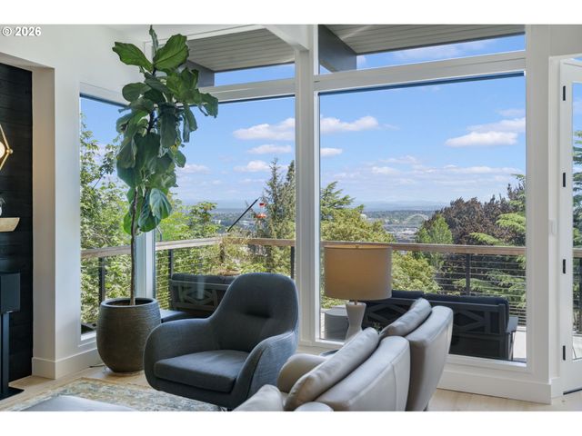 2941 Nw LURAY Ter, Portland, OR 97210
