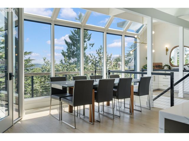 2941 Nw LURAY Ter, Portland, OR 97210