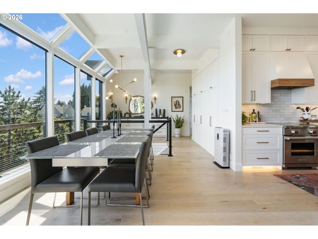 2941 Nw LURAY Ter, Portland, OR 97210