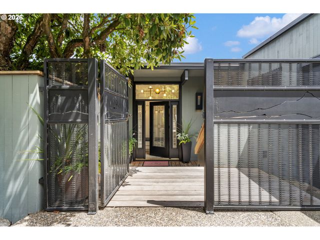 2941 Nw LURAY Ter, Portland, OR 97210