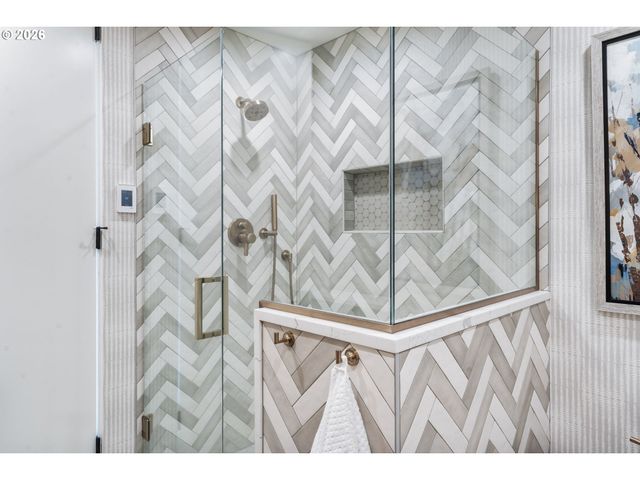 2941 Nw LURAY Ter, Portland, OR 97210