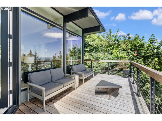 2941 Nw LURAY Ter, Portland, OR 97210