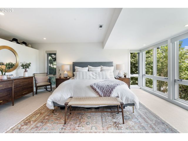 2941 Nw LURAY Ter, Portland, OR 97210