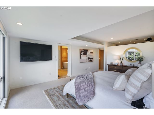 2941 Nw LURAY Ter, Portland, OR 97210