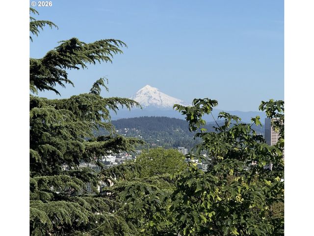 2941 Nw LURAY Ter, Portland, OR 97210