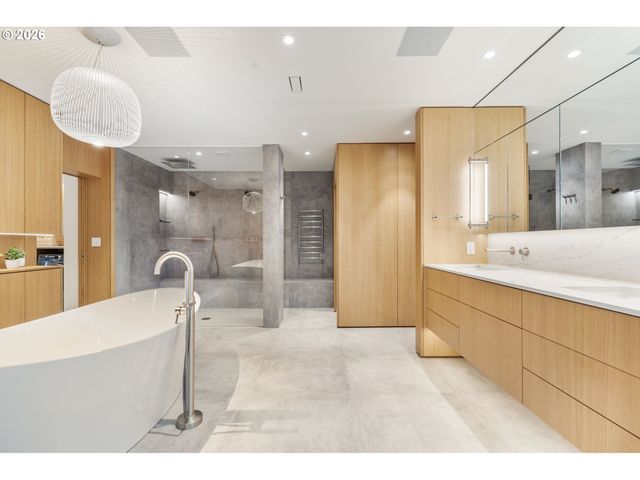 2941 Nw LURAY Ter, Portland, OR 97210