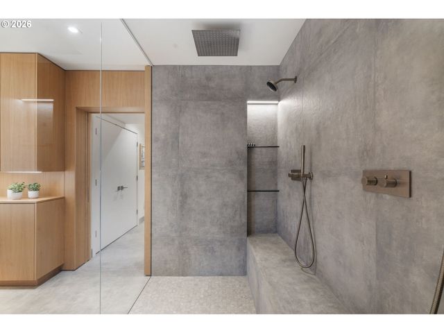 2941 Nw LURAY Ter, Portland, OR 97210