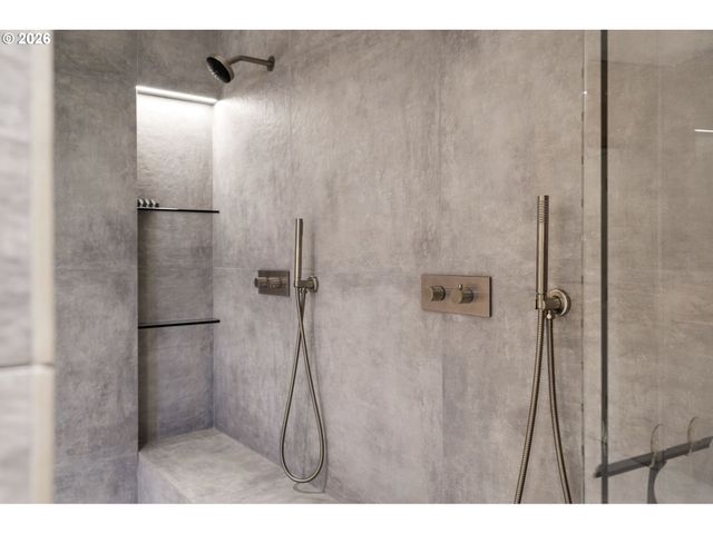 2941 Nw LURAY Ter, Portland, OR 97210