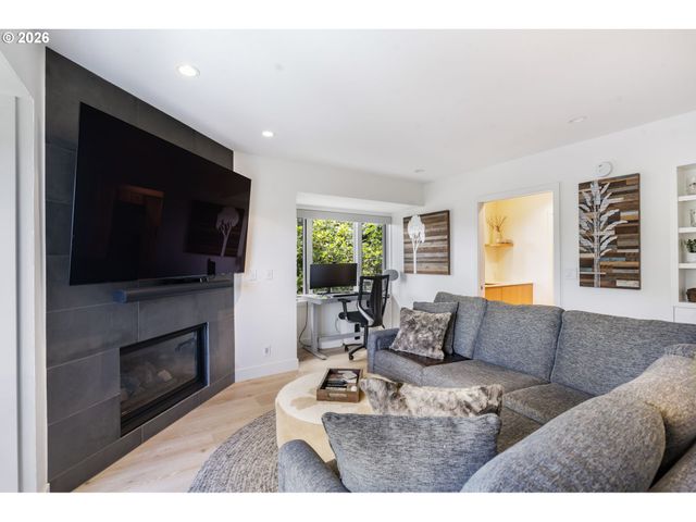 2941 Nw LURAY Ter, Portland, OR 97210