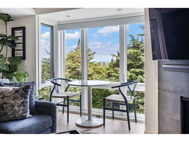 2941 Nw LURAY Ter, Portland, OR 97210