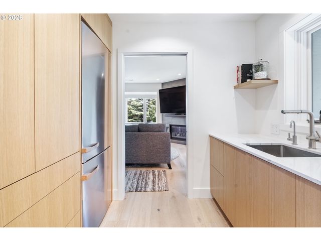 2941 Nw LURAY Ter, Portland, OR 97210