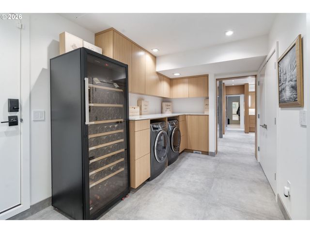 2941 Nw LURAY Ter, Portland, OR 97210