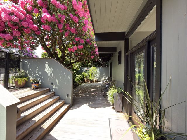 2941 Nw LURAY Ter, Portland, OR 97210