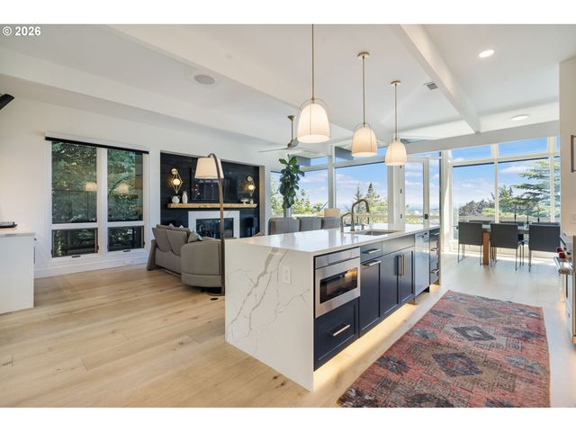 2941 Nw LURAY Ter, Portland, OR 97210