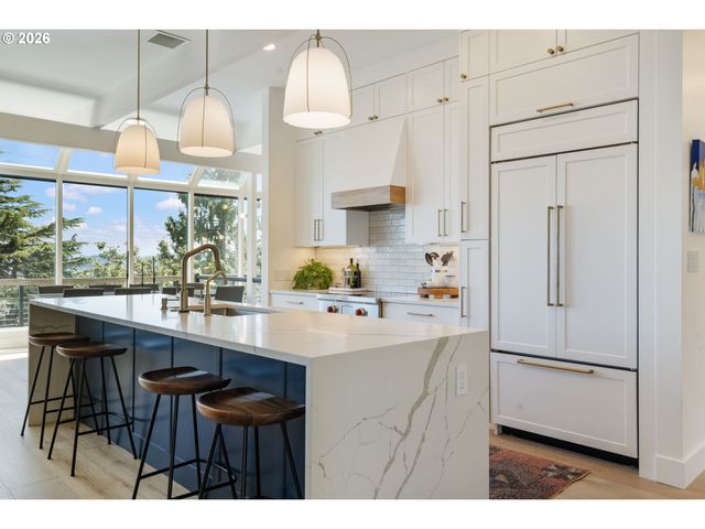2941 Nw LURAY Ter, Portland, OR 97210