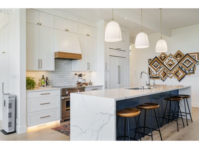 2941 Nw LURAY Ter, Portland, OR 97210